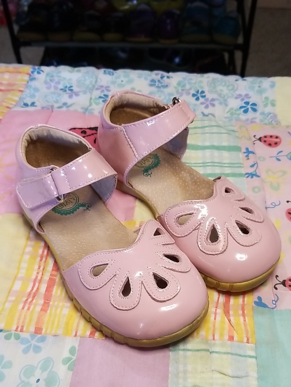 Livie & Luca Patent Leather Mary Janes Size 11 Petals HTF OG Strap & Wavy Soles